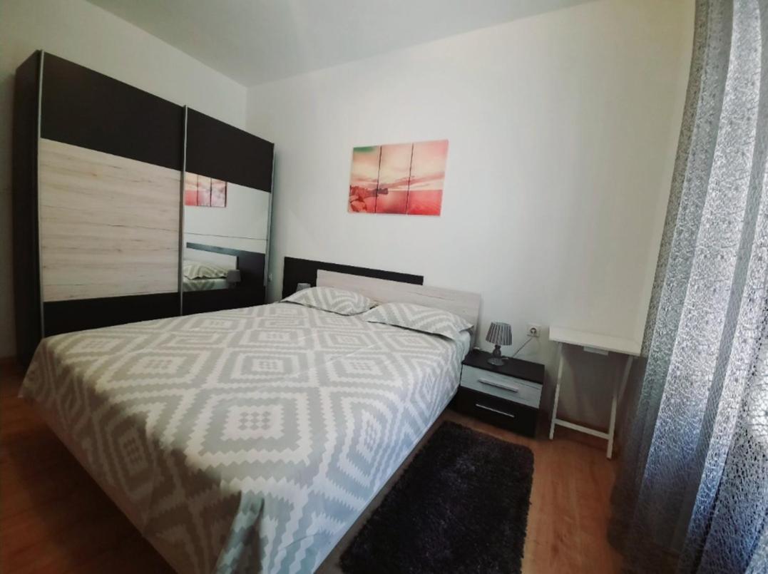 Apartment Nena Near The City Center With Free Parking Pula Bagian luar foto
