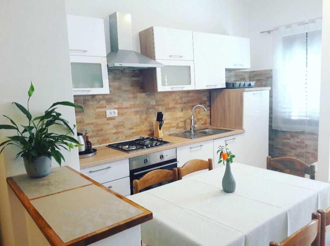 Apartment Nena Near The City Center With Free Parking Pula Bagian luar foto